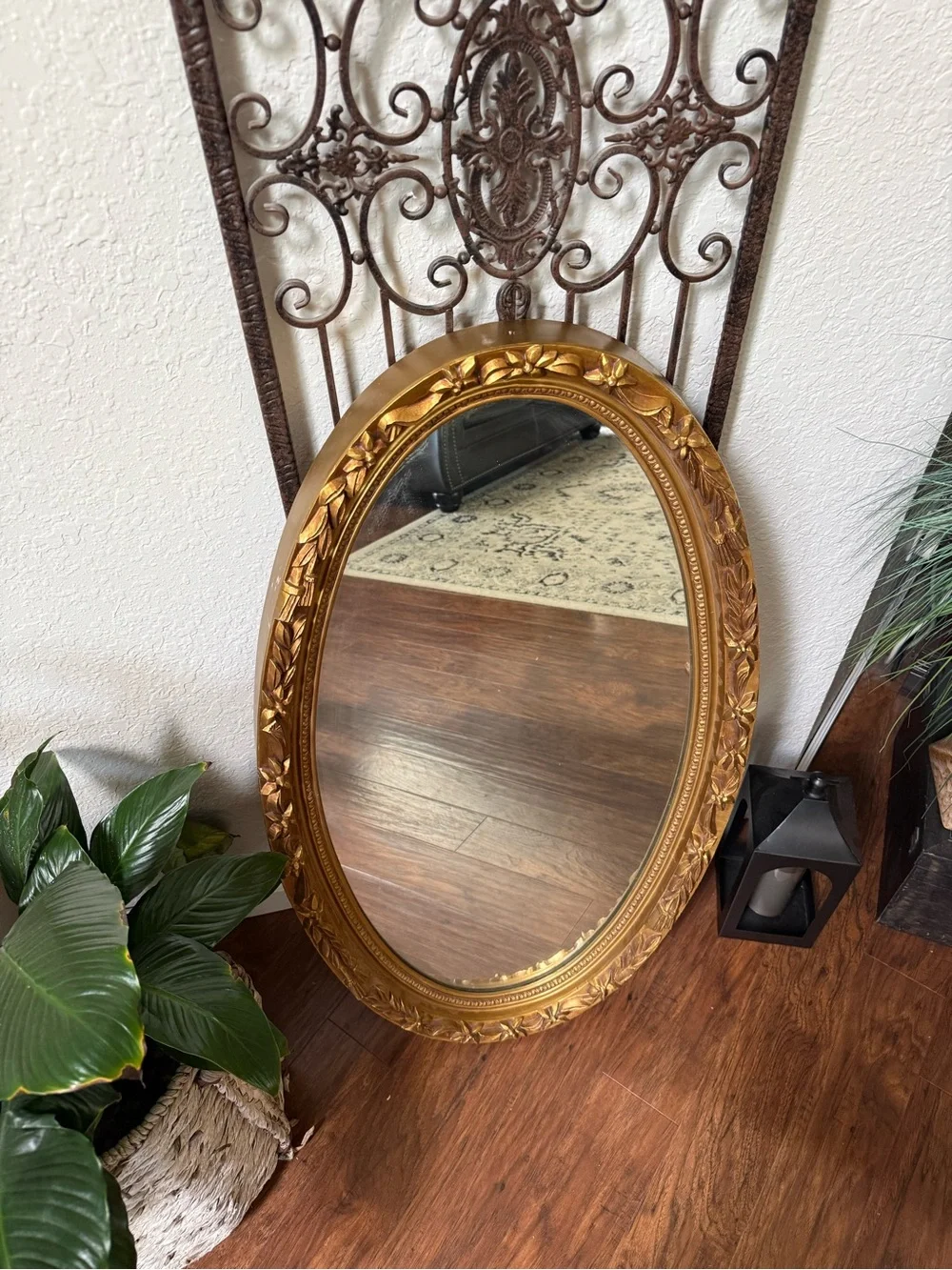 Beautiful Vintage Mid-Century Hollywood Regency Oval Decorative BIG Wall Mirror